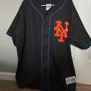 Mets 2X shirt.